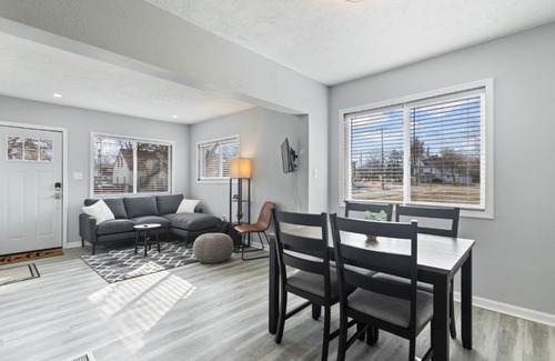 Lansing House | Entire Home Near MSU and Local Hospitals with Fast Wi-Fi & Dedicated Office