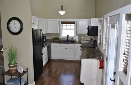Chamberlain House | Entire home steps from the Missouri River!