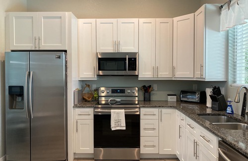 Englewood East Villa | ENTIRE HOME with 3bd 2,5 bath with Large swimming pool