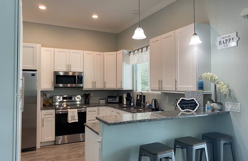 Englewood East Villa | ENTIRE HOME with 3bd 2,5 bath with Large swimming pool
