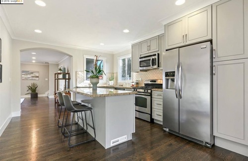 Southwest Berkeley House | Entire Home with Fenced Backyard & Veggie Garden and Fire Pit!