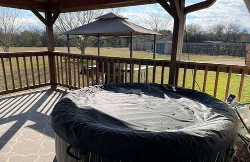 Prairie Lea House | Entire home with pool/hot tub close to river