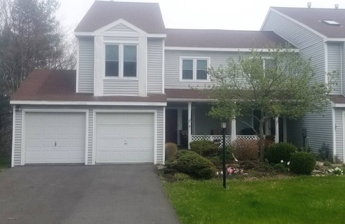 South Hill House | Entire House 2 miles from Buttermilk Falls! Sleeps up to 11 and pet friendly!