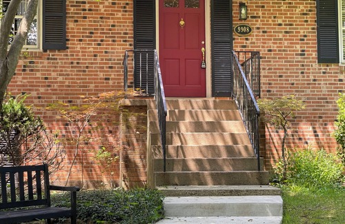 Great Falls House | Entire House 3BR/2BA Home in Great Falls – Prime Location W/Wifi & Parking