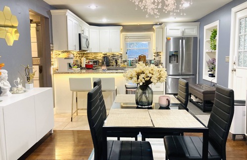 Cranston House | Entire House, 4 Bedrooms, Gym Room@10 mins to Providence