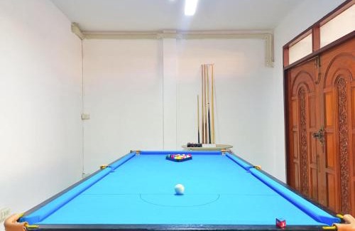 Phra Khanong House | Entire House for 16 people - Walking Distance from BTS Onnut