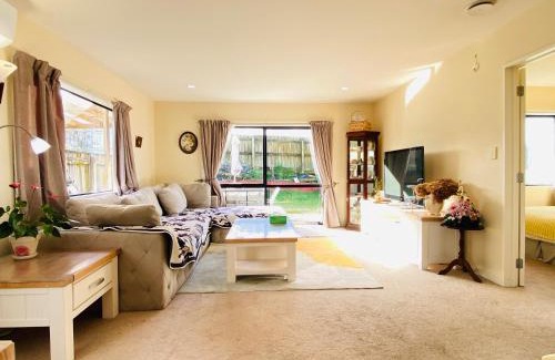 Ranui House | Entire house in West Auckland
