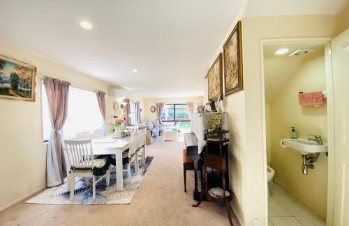 Ranui House | Entire house in West Auckland
