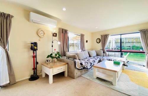 Ranui House | Entire house in West Auckland