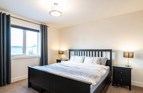 Northwest Edmonton House | Entire House! King bed. Double Garage. Close to Henday Hwy.