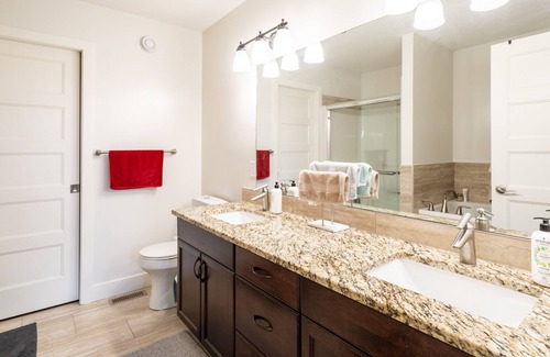 Northwest Edmonton House | Entire House! King bed. Double Garage. Close to Henday Hwy.
