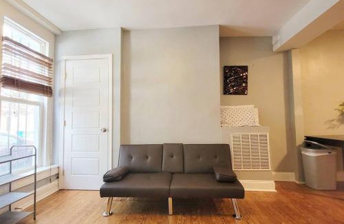 Downtown Baltimore Apartment | Entire House King Bed near Downtown Free Parking