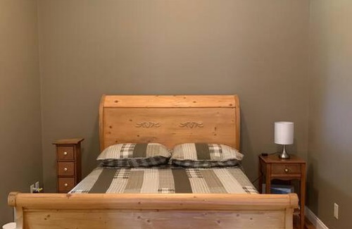 Westshore Estates House | Entire house ,Lake View Cottage ,sleeps 8