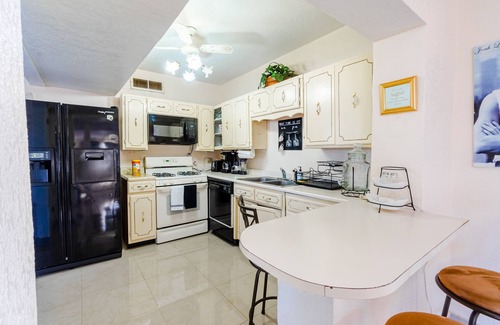 El Paso House | Entire House Near Paisano UMC/SIERRA PROVIDENCE