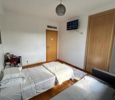 Loures House | Entire House Room Fanhoes