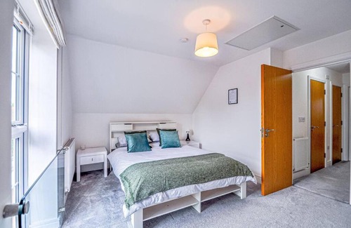 Maidenhead House | Entire House Sleeps 8 Near The River Thames