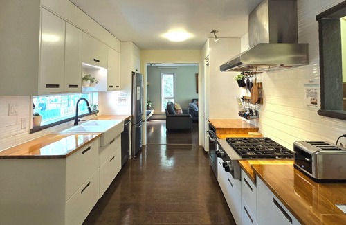 Yellowknife House | Entire house/Spacious-5 Bedrooms
