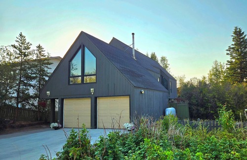 Yellowknife House | Entire house/Spacious-5 Bedrooms