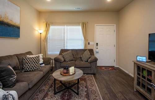 Highfill House | Entire House to yourself: 3BED 2B Home away from Home!