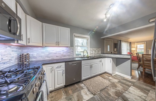 Richfield House | Entire House:Updated Urban Haven