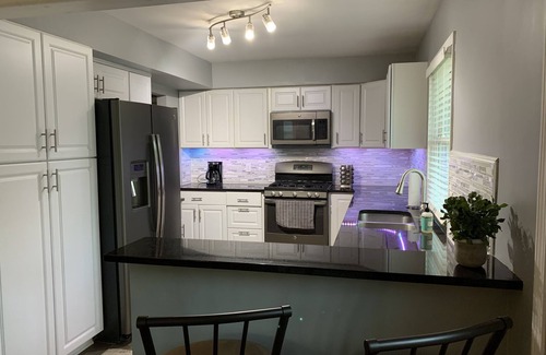 Richfield House | Entire House:Updated Urban Haven