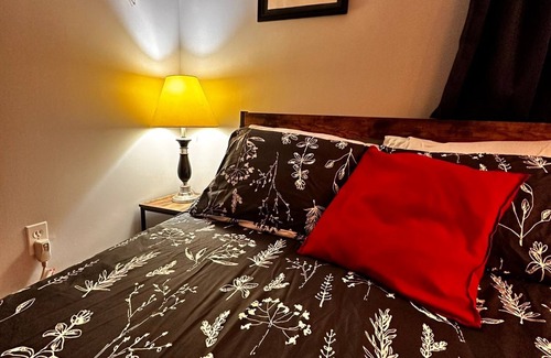 Inner Harbour House | Entire house with backyard in downtown Kingston
