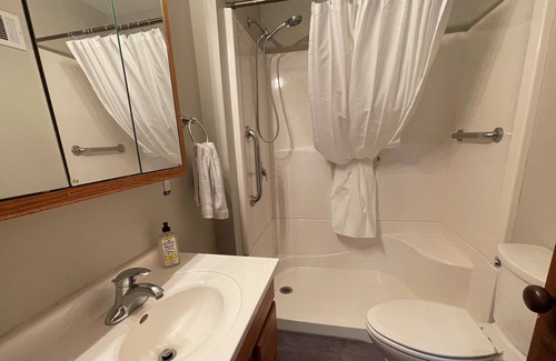 Aberdeen House | Entire House within walking distance to NSU! 150’ from campus. 3 bedrooms