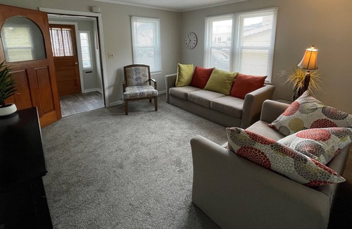 Aberdeen House | Entire House within walking distance to NSU! 150’ from campus. 3 bedrooms