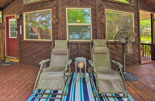 Berryville House | Entire Lakefront Getaway on Lake Palestine!