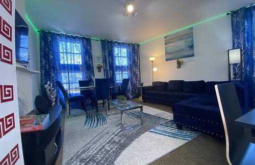Downtown Baltimore Apartment | Entire Lovely and cozy apartment, minutes walk from all you need in Baltimore