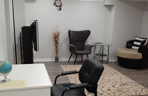 Newmarket House | Entire lovely basement with parking and wifi