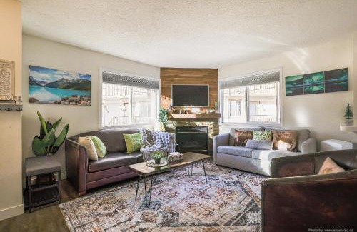 Harvie Heights Apartment | Entire Lovely Townhouse Mountain View!