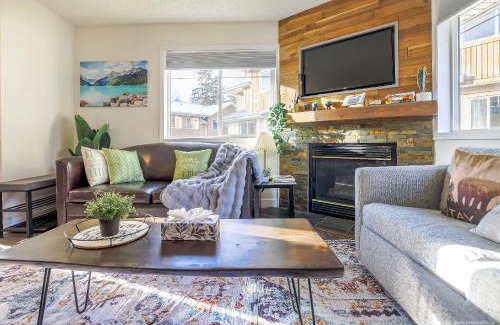 Harvie Heights Apartment | Entire Lovely Townhouse Mountain View!