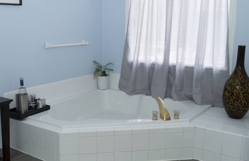 Olathe House | Entire Luxury Private Properties - With High 1Gig internet