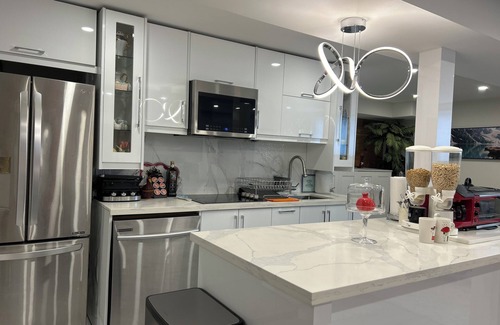 Richmond Hill House | Entire Modern Cozy basement apartment with hot Tub