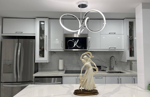 Richmond Hill House | Entire Modern Cozy basement apartment with hot Tub