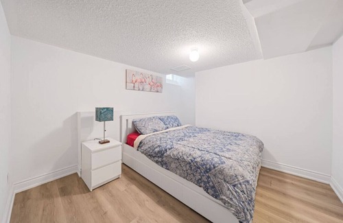 Richmond Hill House | Entire one bedroom apartment in Richmond hill