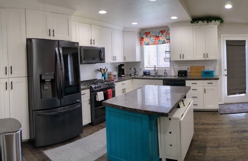 Sandy House | Entire Pet Friendly House-Fully Fenced Backyard-Abundant Play Space-Near Resorts