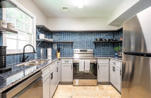 Norcross House | ENTIRE PLACE COZY QUIET 2b2b TOWNHOUSE