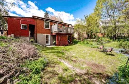 Brampton Apartment | entire place, Ground level walkout Basement