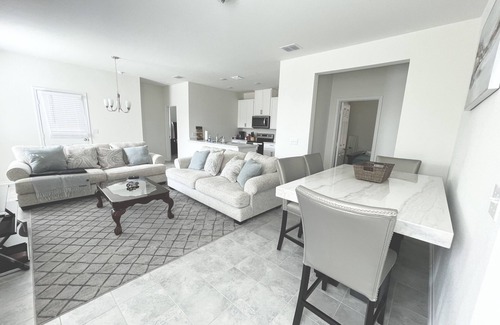 Austin House | Entire place near Austin Downtown and Airport