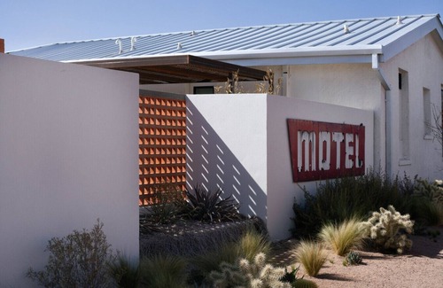 Marfa House | Entire Private Boutique Motel w Courtyard + Sauna!