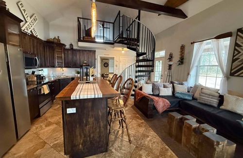Huron House | Entire Private Waterfront Property-sleeps 18!