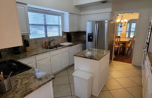 Saxony House | Entire Residential House-Easy Access to Everything