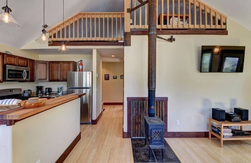 Silverton House | Entire Silverton home w/garage & bike tools!