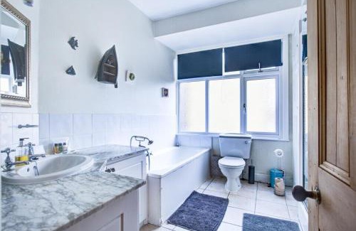 Westcliff-on-Sea Apartment | Entire studio with private parking and balcony