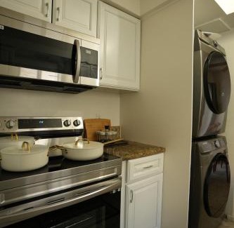 Garfield Apartment | Entire Stylish 2-Bedroom Townhouse, Beach & Disney