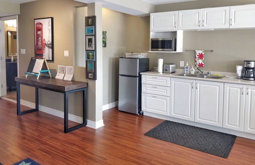Tuscany House | Entire Suite, Mountain View, easy access to Banff Canmore