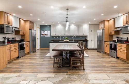 Leigh Creek Estates Cabin | Entire Teton Crest Lodge Sleeps 30