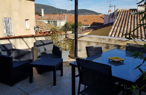 Besse-sur-Issole House | Entire townhouse, in a picturesque Provencal village